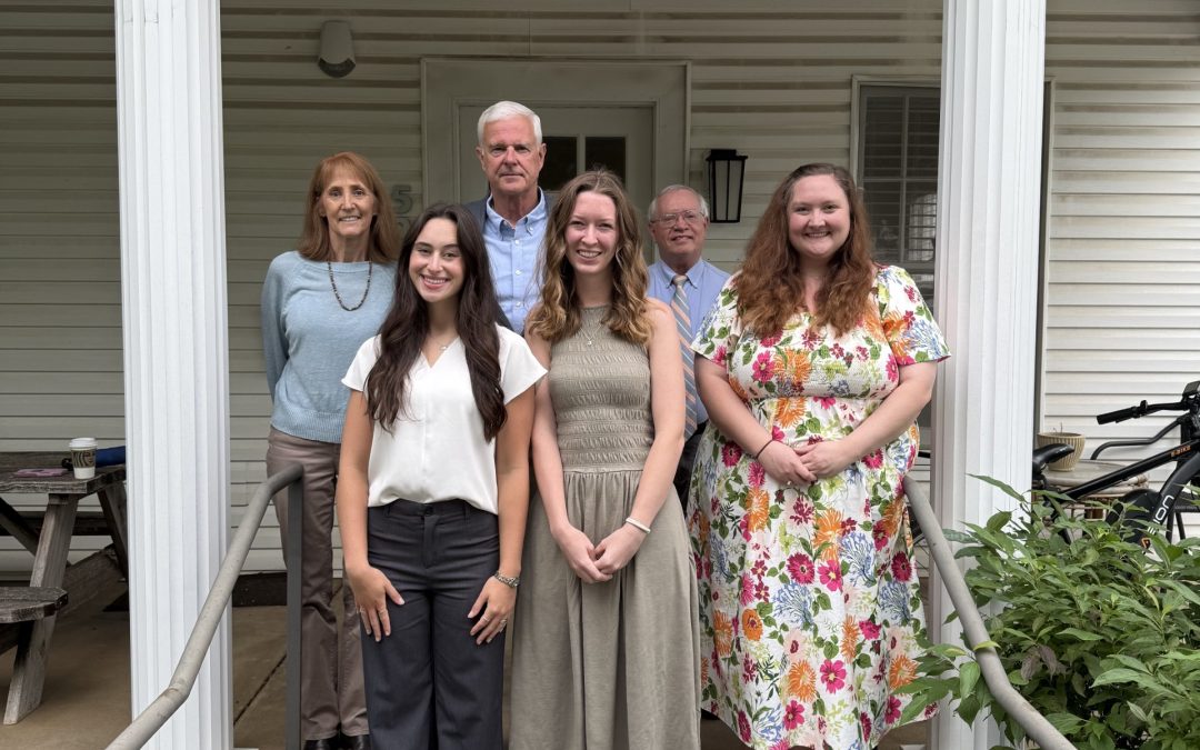 Womack Visits Fulbright Awardees on UofA Campus
